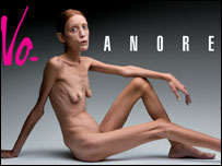 Modelo em campanha publicitária que está polemizando Semana de Moda de Milão - Oliviero Toscani/BBC