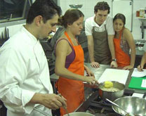 A cozinha do chef João Belezia, que ministra aulas em sua casa - Divulgação